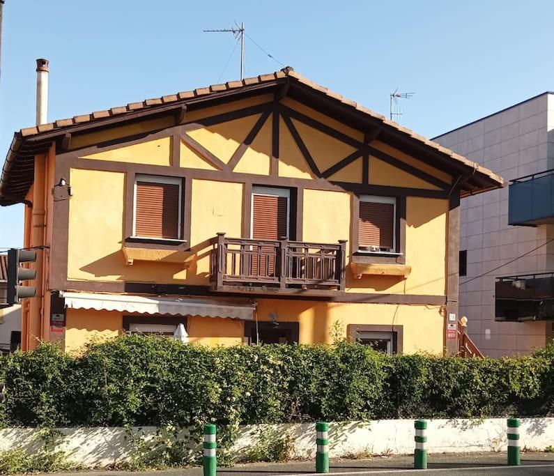 Апартаменты Preciosa Casa Bi-Familiar Al Lado De Donosti. Ирун Экстерьер фото