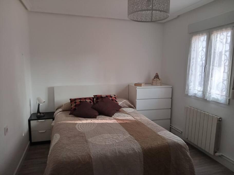 Апартаменты Preciosa Casa Bi-Familiar Al Lado De Donosti. Ирун Экстерьер фото