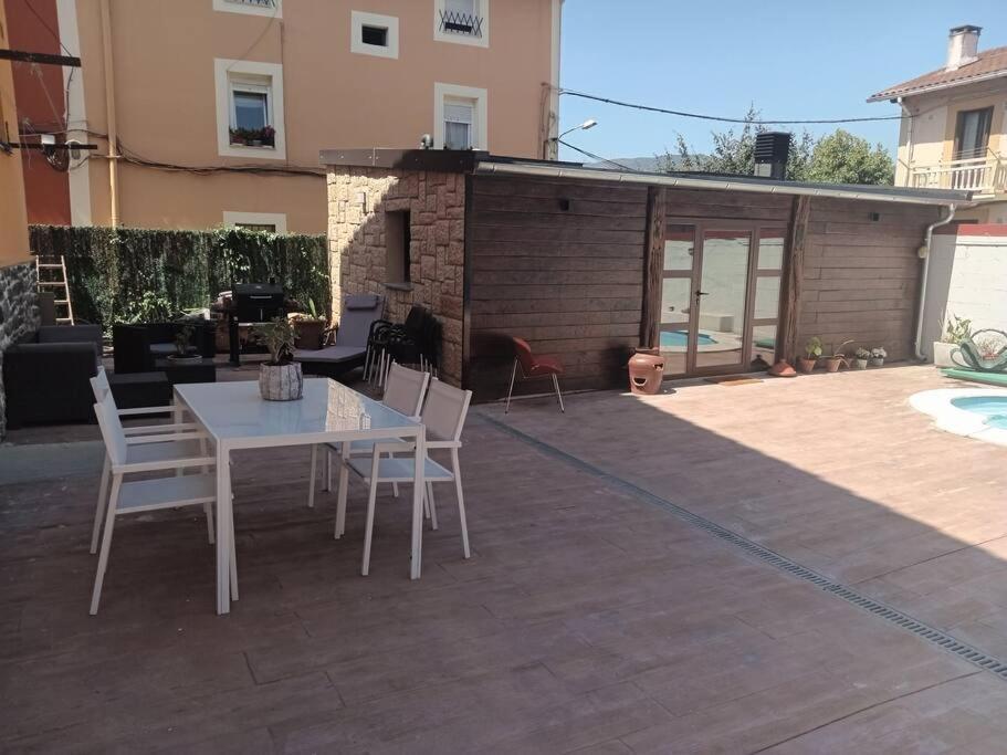 Апартаменты Preciosa Casa Bi-Familiar Al Lado De Donosti. Ирун Экстерьер фото